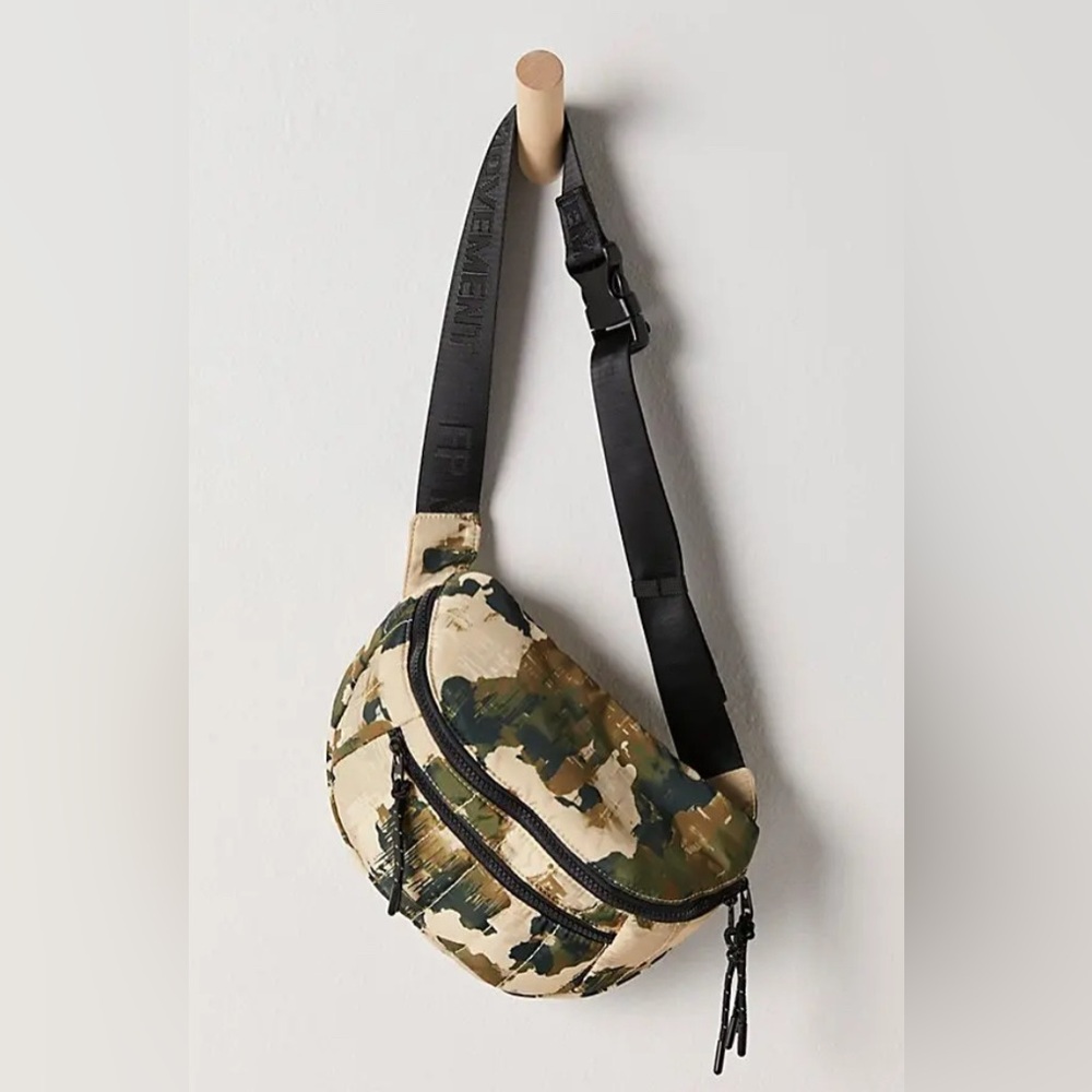 A1. NWT Free People Quilted Print Sling Bag - Picture 5 of 5